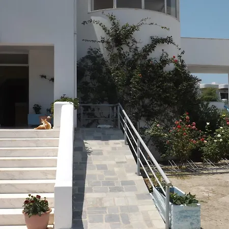 Hotel Leonidas Hotel&studios 2*