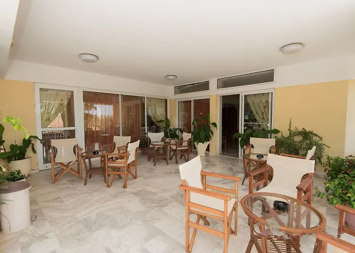 Hotel Leonidas Hotel&studios 2*