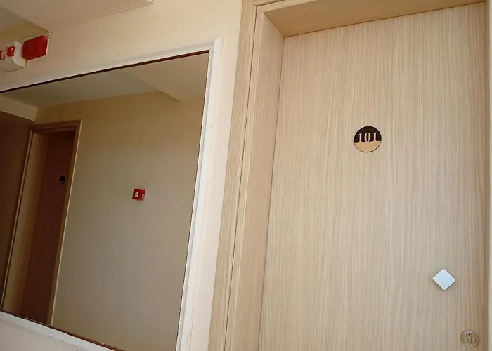 Leonidas Hotel&studios Hotel Cos