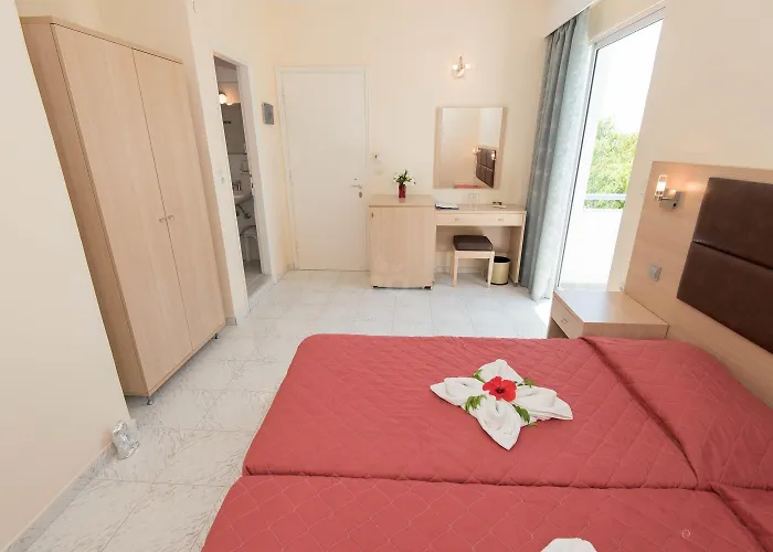 Leonidas Hotel&studios 2*