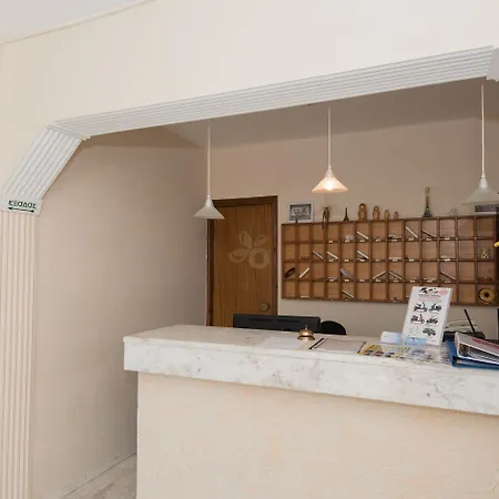 Отель Leonidas & 2*