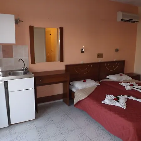 Leonidas & Отель