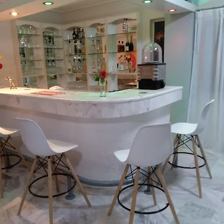 Отель Leonidas & 2*