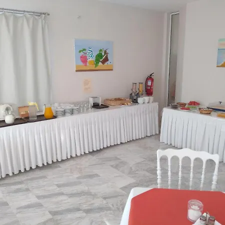 Отель Leonidas &