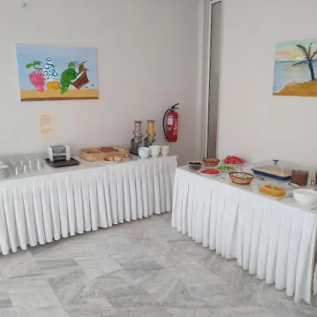 Отель Leonidas & 2*