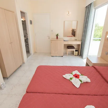 Leonidas Hotel&studios 2*