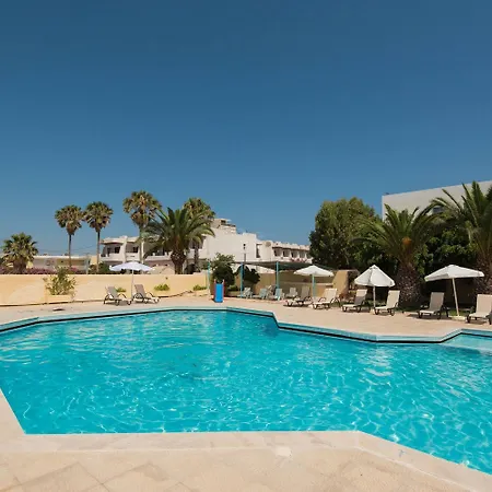 Leonidas Hotel&studios 2*