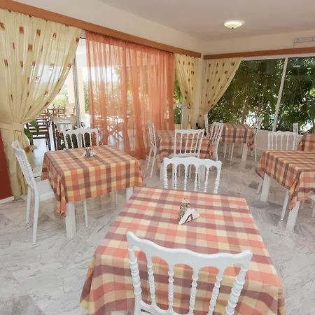 Hotel Leonidas Hotel&studios 2*