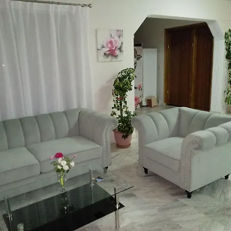 Leonidas Hotel&studios Hotel 2*