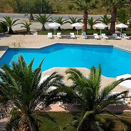 Leonidas Hotel&studios 2*