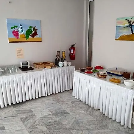 Leonidas Hotel&studios 2*