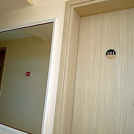 Hotel Leonidas Hotel&studios