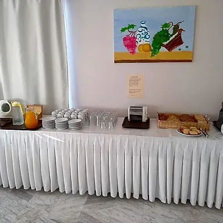 Hotel Leonidas Hotel&studios 2*