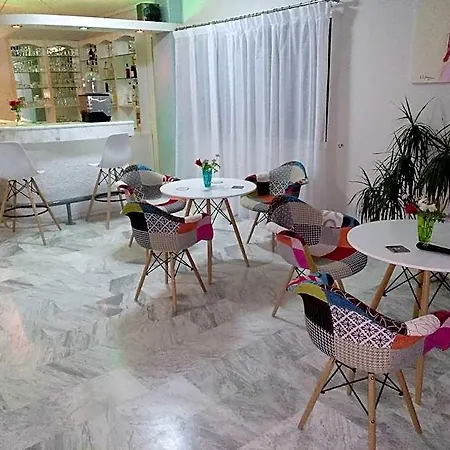 Leonidas Hotel&studios Hotel