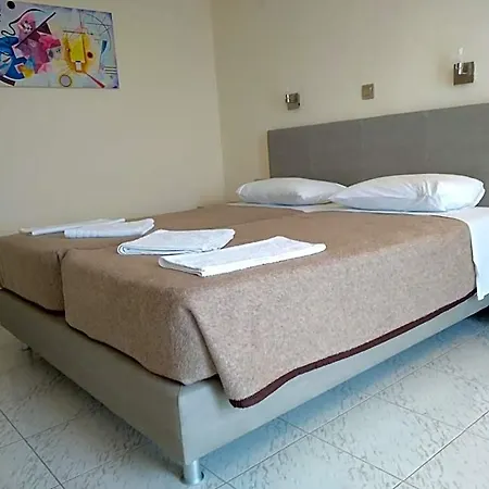Leonidas Hotel&studios Hotel 2*