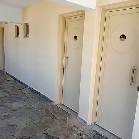 Leonidas Hotel&studios