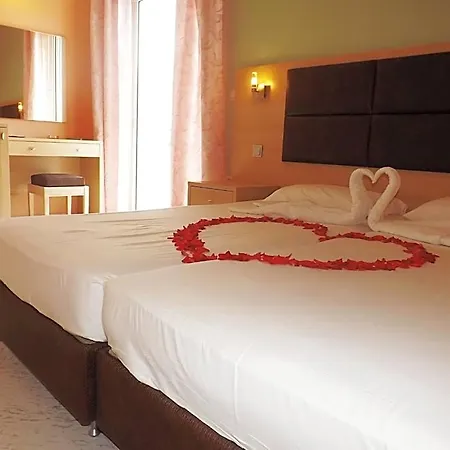 Leonidas Hotel&studios Hotel