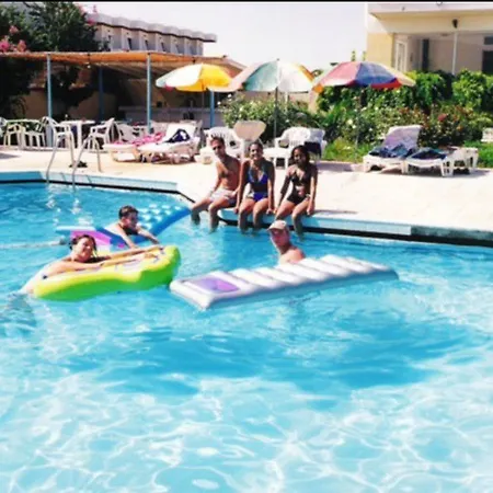 Leonidas Hotel&studios Hotel