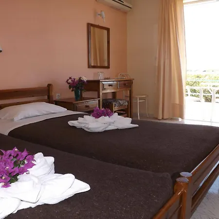 Leonidas Hotel&studios Hotel 2*