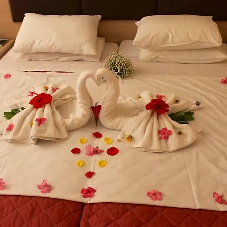 Leonidas Hotel&studios Hotel 2*