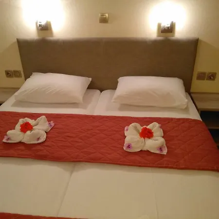 Leonidas Hotel&studios Hotel 2*