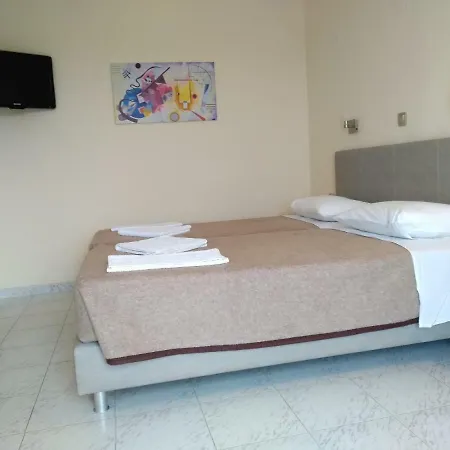 Leonidas Hotel&studios 2*