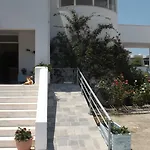 Hotel Leonidas Hotel&studios 2*