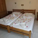 Leonidas Hotel&studios Hotel 2*