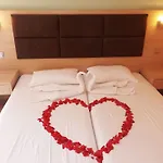 Hotel Leonidas Hotel&studios 2*