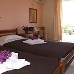 Leonidas Hotel&studios Hotel 2*