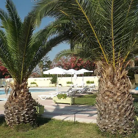 Leonidas Hotel&studios 2*