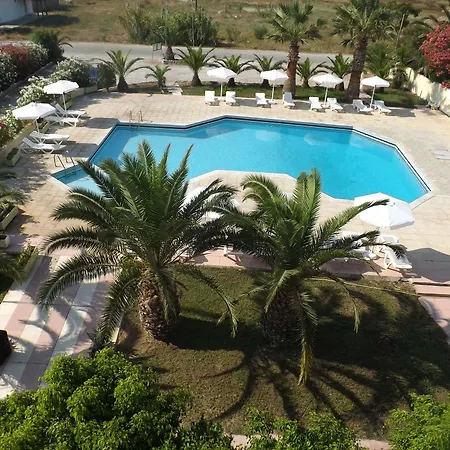 Leonidas Hotel&studios 2*