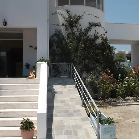Leonidas Hotel&studios 2*