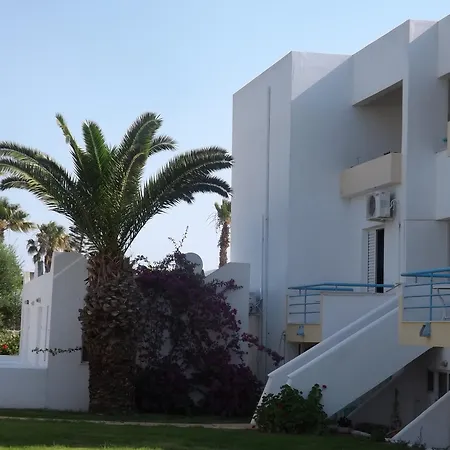 Leonidas Hotel&studios Hotel 2*