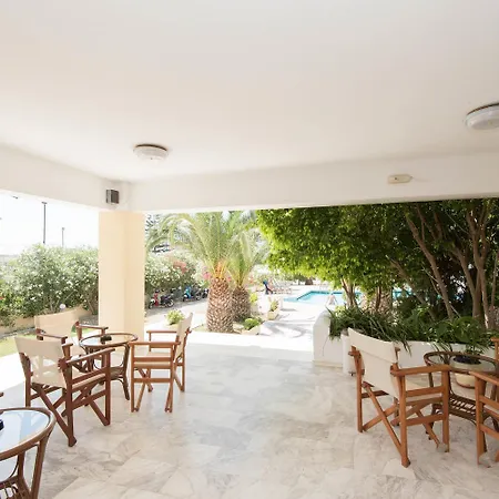 Leonidas Hotel&studios Hotel 2*