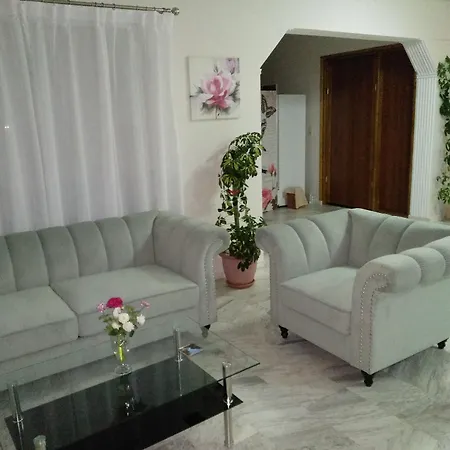 Leonidas Hotel&studios 2*