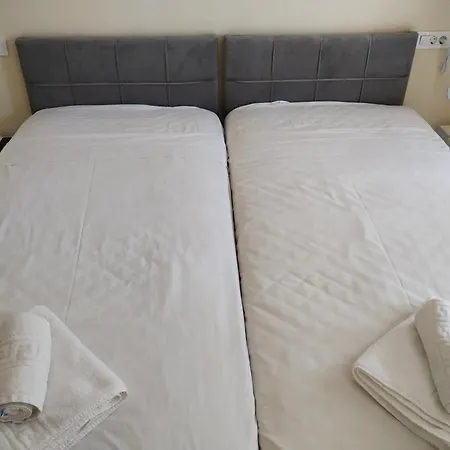 Hotel Leonidas Hotel&studios Cos