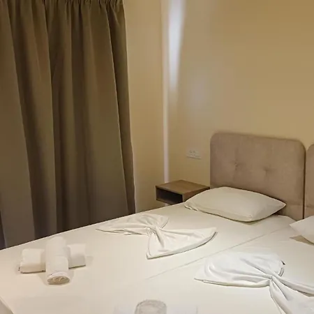 Leonidas Hotel&studios