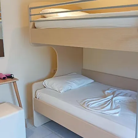 Leonidas Hotel&studios Hotel