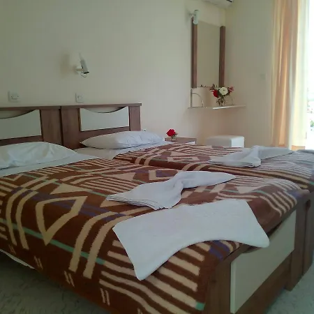 Leonidas Hotel&studios 2*