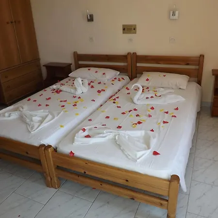 Leonidas Hotel&studios Hotel 2*