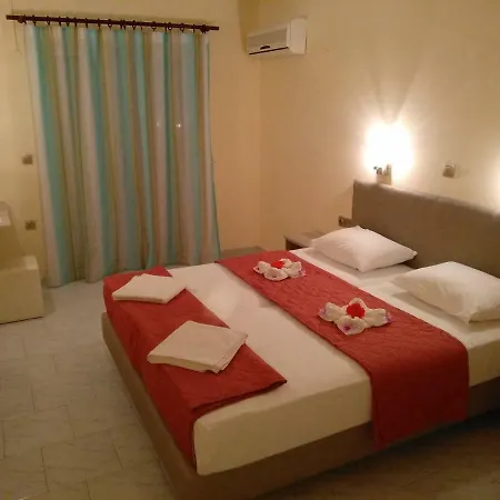 Leonidas Hotel&studios Cos