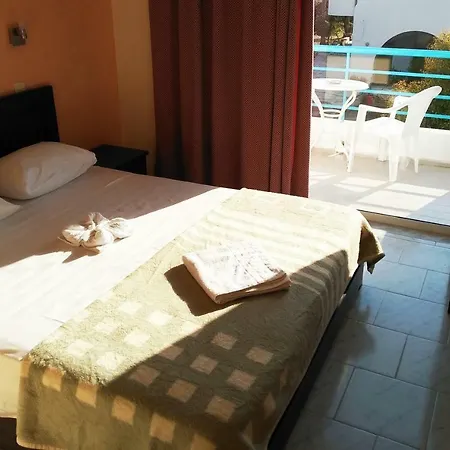 Leonidas Hotel&studios 2*