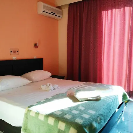 Leonidas Hotel&studios Hotel 2*